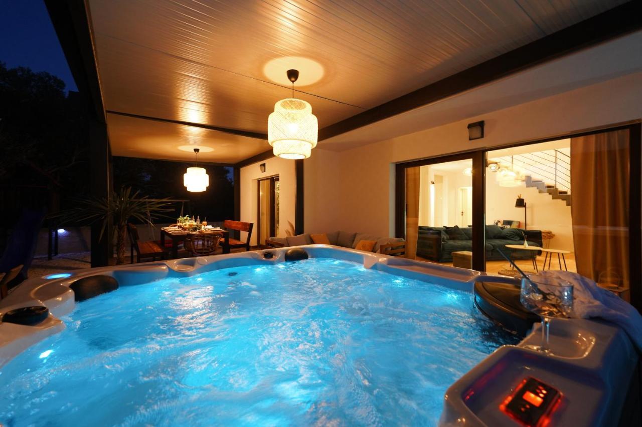 Villa Suncica With Heated Pool, Jacuzzi And Bikes Near Zadar Sukošan Екстериор снимка