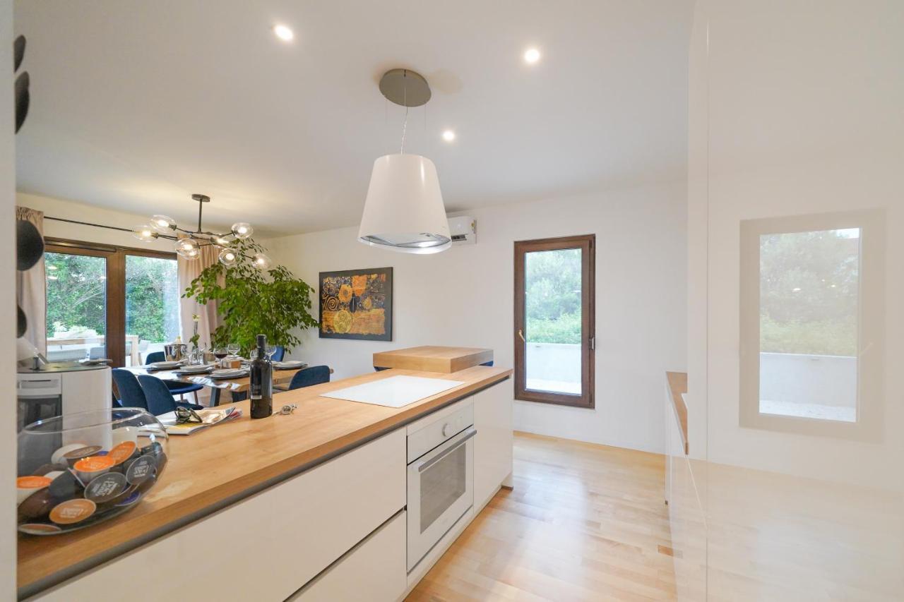 Villa Suncica With Heated Pool, Jacuzzi And Bikes Near Zadar Sukošan Екстериор снимка